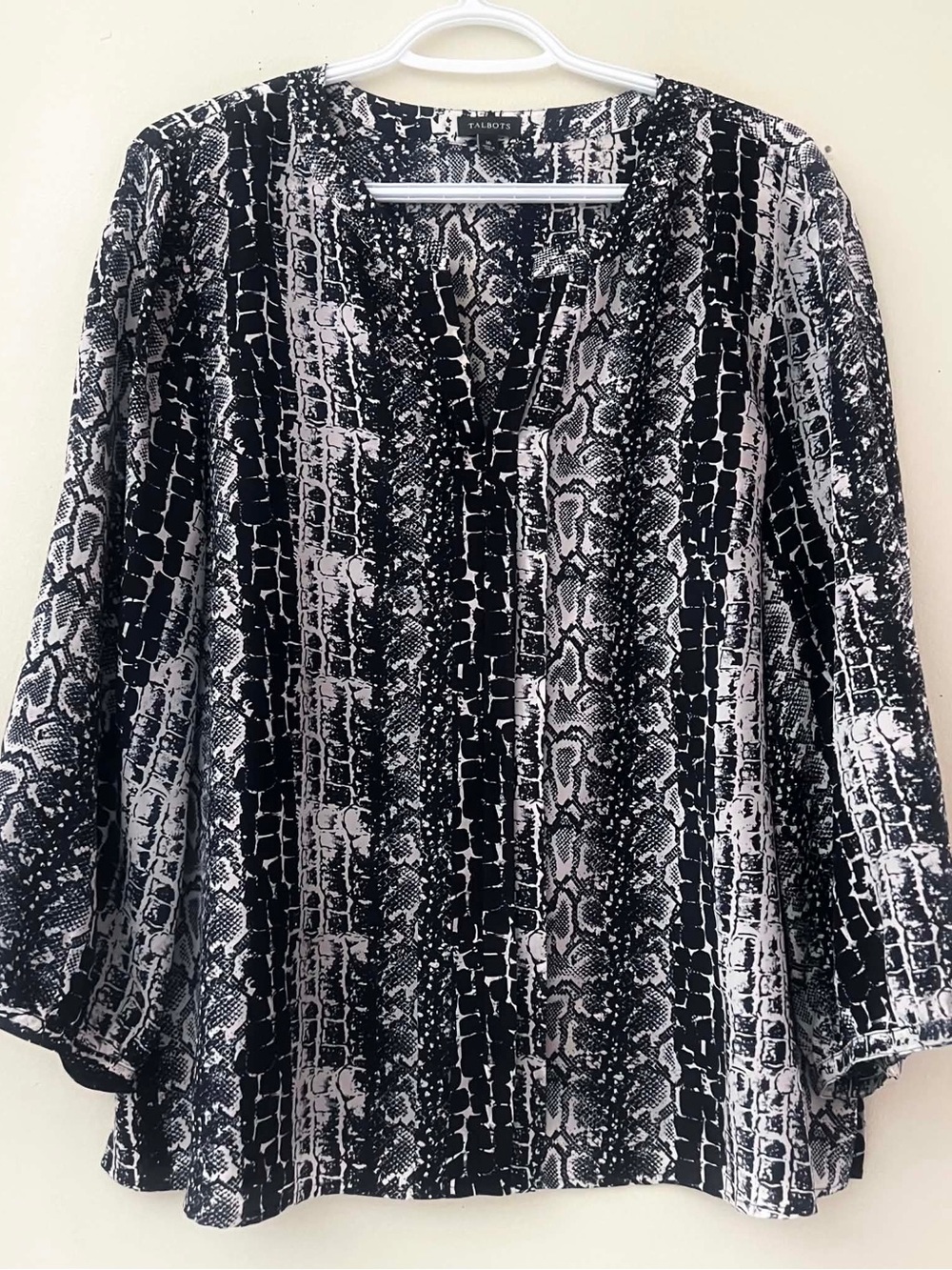 Silk Talbots Black & White Snake-Print V-Neck Blouse